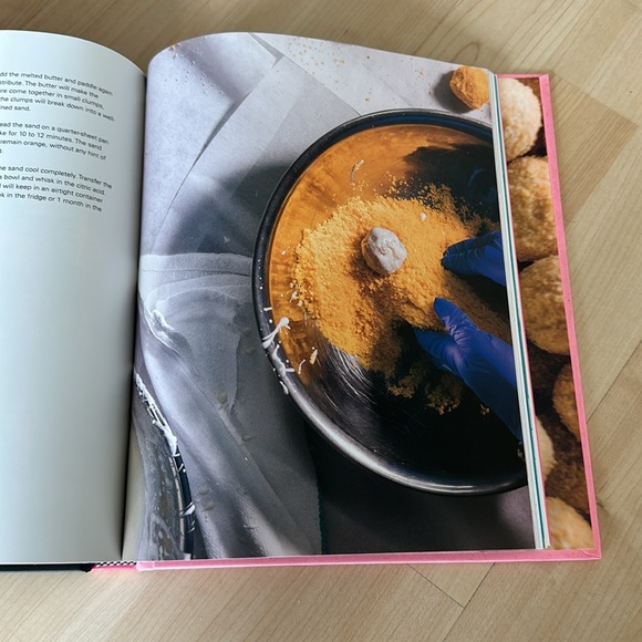 All about cake by Christina Tosi - Picture 3 of 4